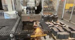 EasyGrinder, Teqram, Teqram robots, Martin GmbH, EasyGrinder cell, EasyGrinder Chisel, Huppenkothen, excavator buckets, automated deburring and shot blasting, Herwig Koch, Rösler rotary table